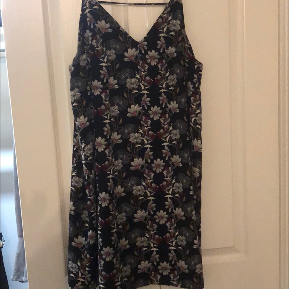 Black flower shift dress
